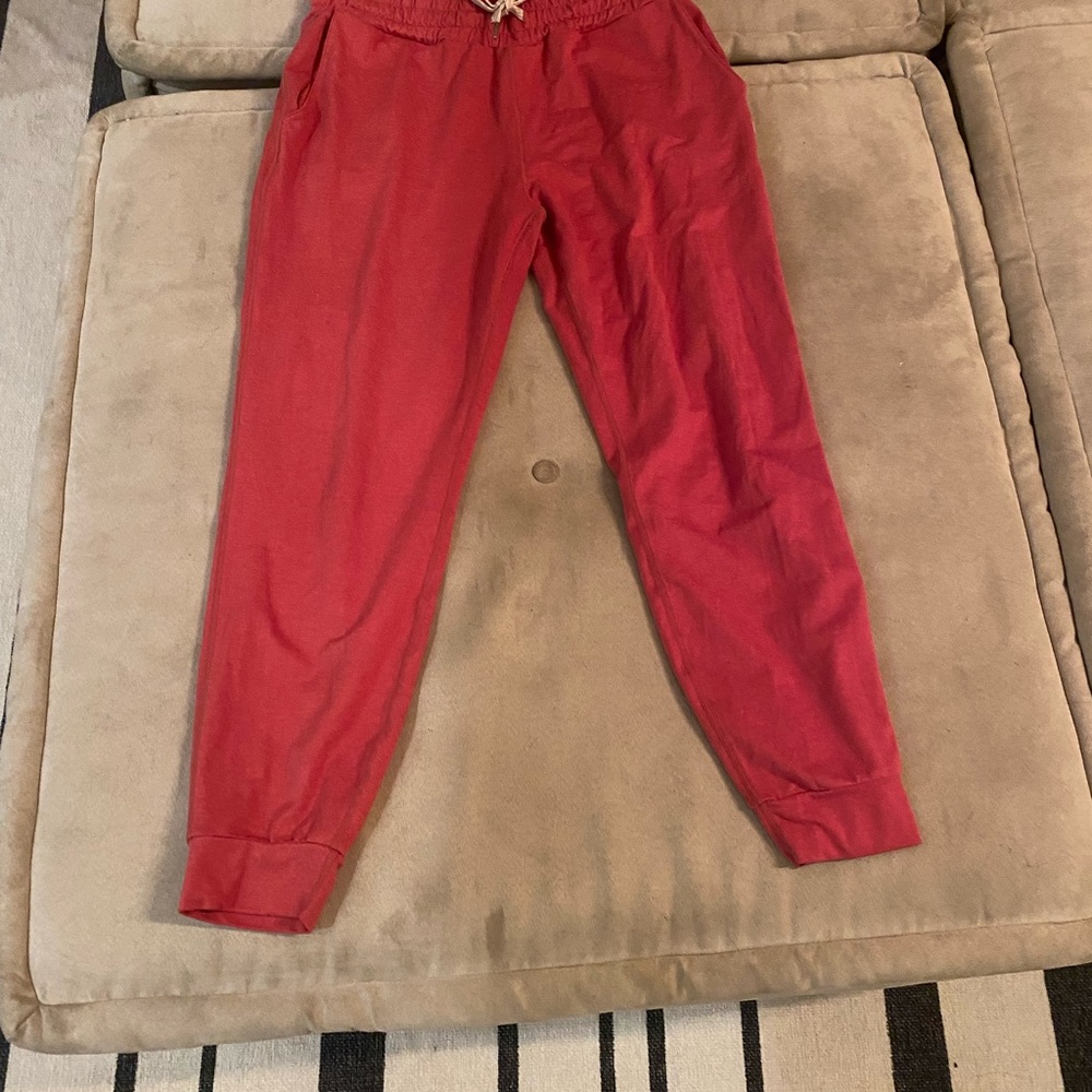 Vuori joggers- salmon/ light red color